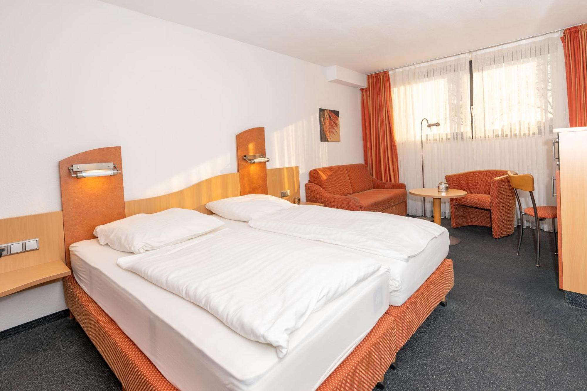 Tespo Hotel Und Sportpark Kaarst Esterno foto